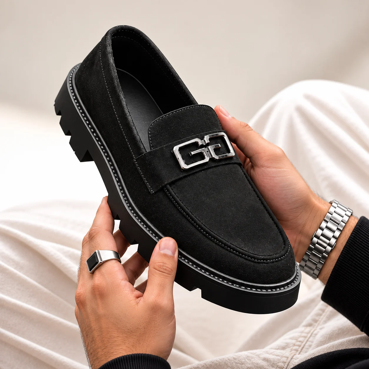 900b23a3-2d20-4a1e-a5e1-f4751aa5afd8 G Buckle Chunky Black - Image 1
